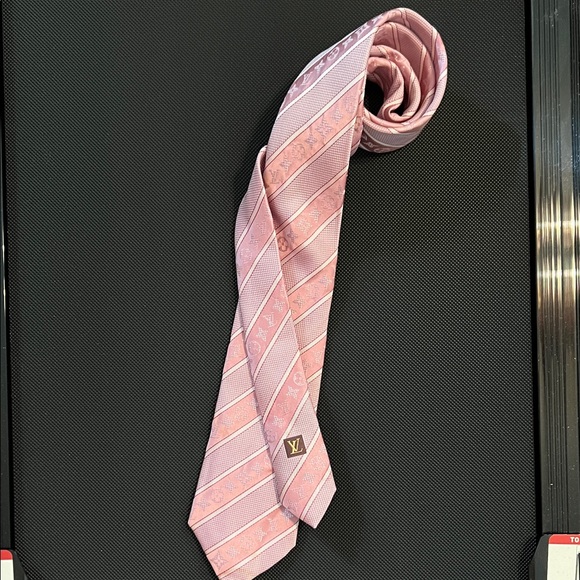 Louis Vuitton Pink Patterned Tie - PreOwned in Good Condition- Big/Tall 62” Long - Picture 1 of 8